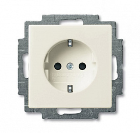 23 EUC-96-507 Розетка SCHUKO 16А 250В, с винтовыми клеммами (chalet-white) Basic 55 ABB. Вид 1