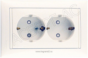 Розетка 2К+3 (двойная) со шторками Valena (белый) Legrand. Вид 1