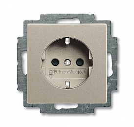 20 EUCKS-93-50 Розетка SCHUKO 16А 250В, с защитными шторками (шампань) Basic55 ABB. Вид 1