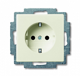 20 EUCKS-96-50 Розетка SCHUKO 16А 250В, с защитными шторками (chalet-white) Basic 55 ABB. Вид 1