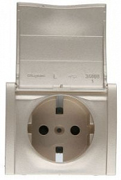 Накладка для розетки 2К+З с крышкой (titanium) Galea Life Legrand. Вид 1