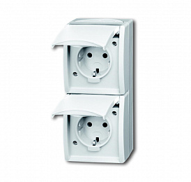 20-02 EW-54 Розетка SCHUKO 16А 250В IP44, двойная вертикальная, для открытого монтажа, серия ocean, цвет альпийский белый ABB. Вид 1